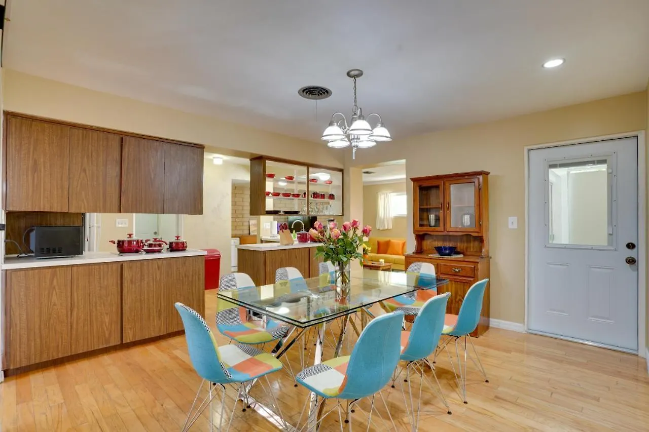 Holiday home Charming Mid-Century House - Just Steps To Lake! Lakeland United States