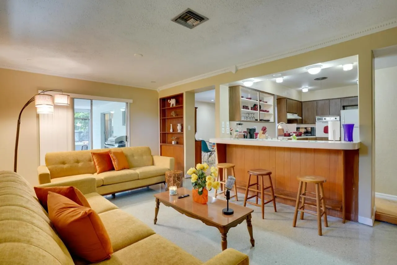 Charming Mid-Century House - Just Steps To Lake! Lakeland
