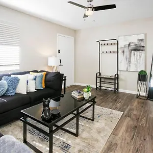 https://desert-skyline-apt-w-pool-more.scottsdalehotels.org